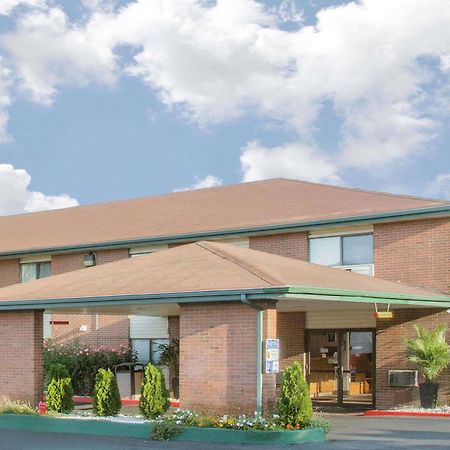 Super 8 By Wyndham Provo Byu Orem Dış mekan fotoğraf