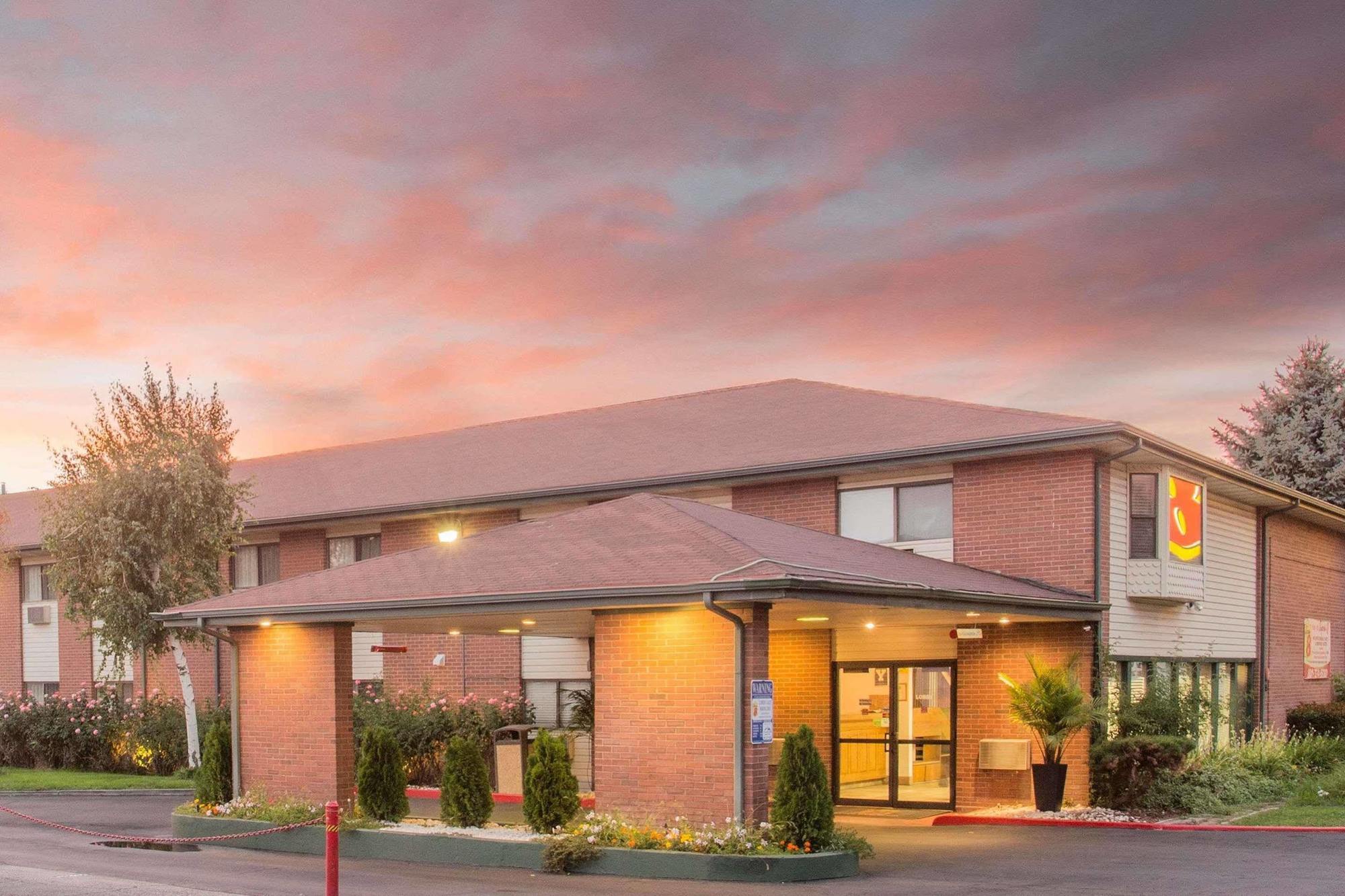 Super 8 By Wyndham Provo Byu Orem Dış mekan fotoğraf